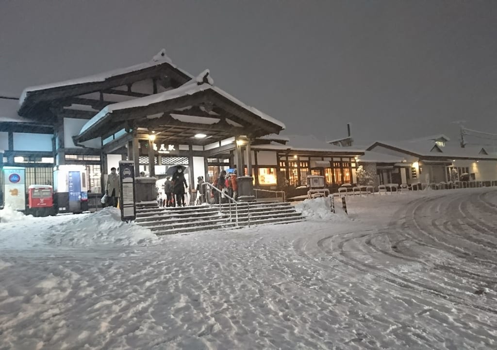 高尾駅大雪