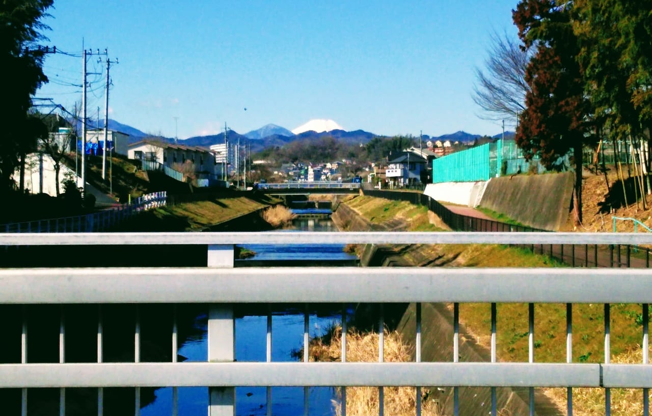 川と富士山
