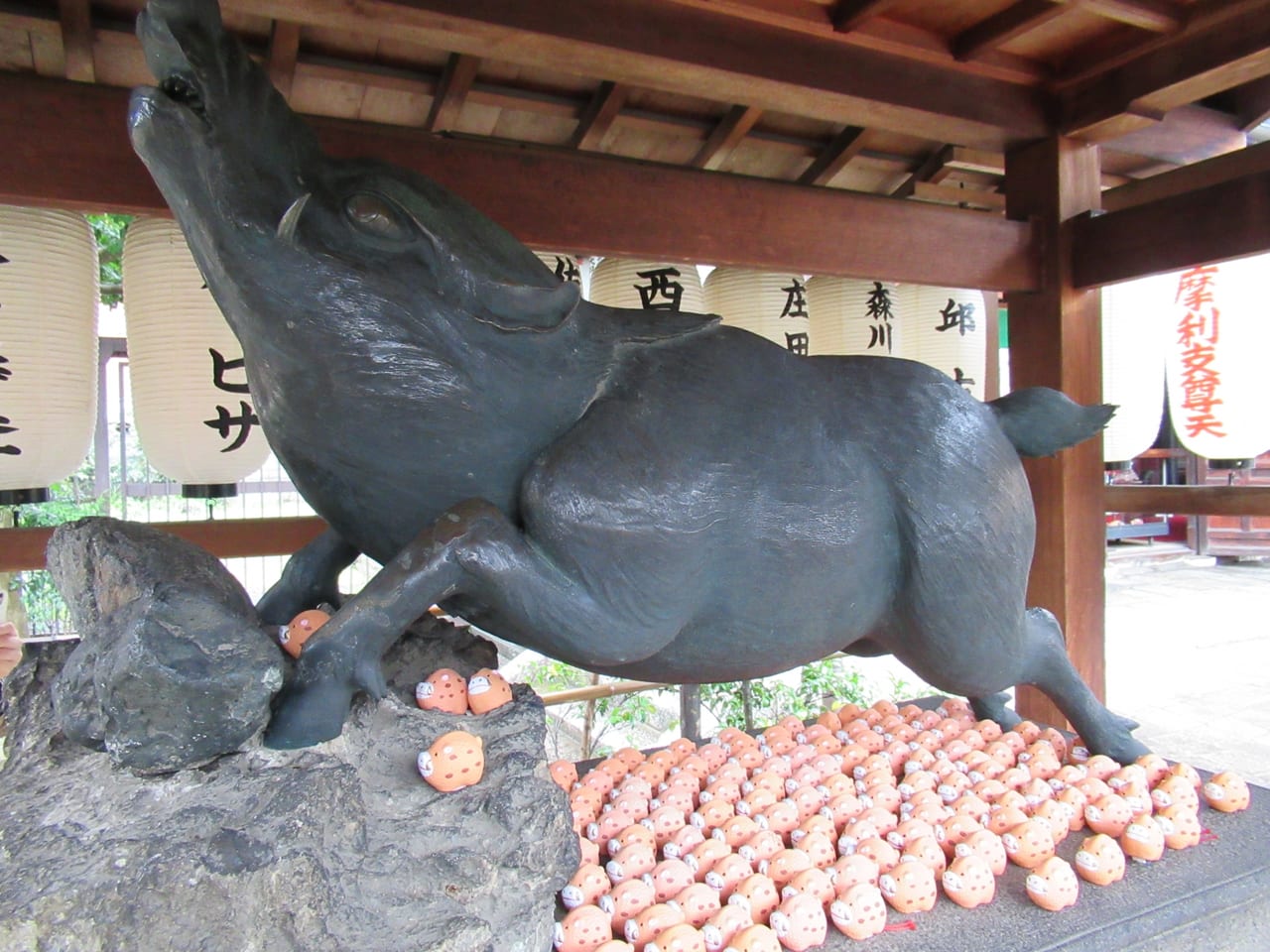 京都護王神社のイノシシ像