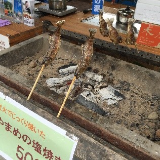 昨年の特産品販売、足湯体験コーナーの様子
