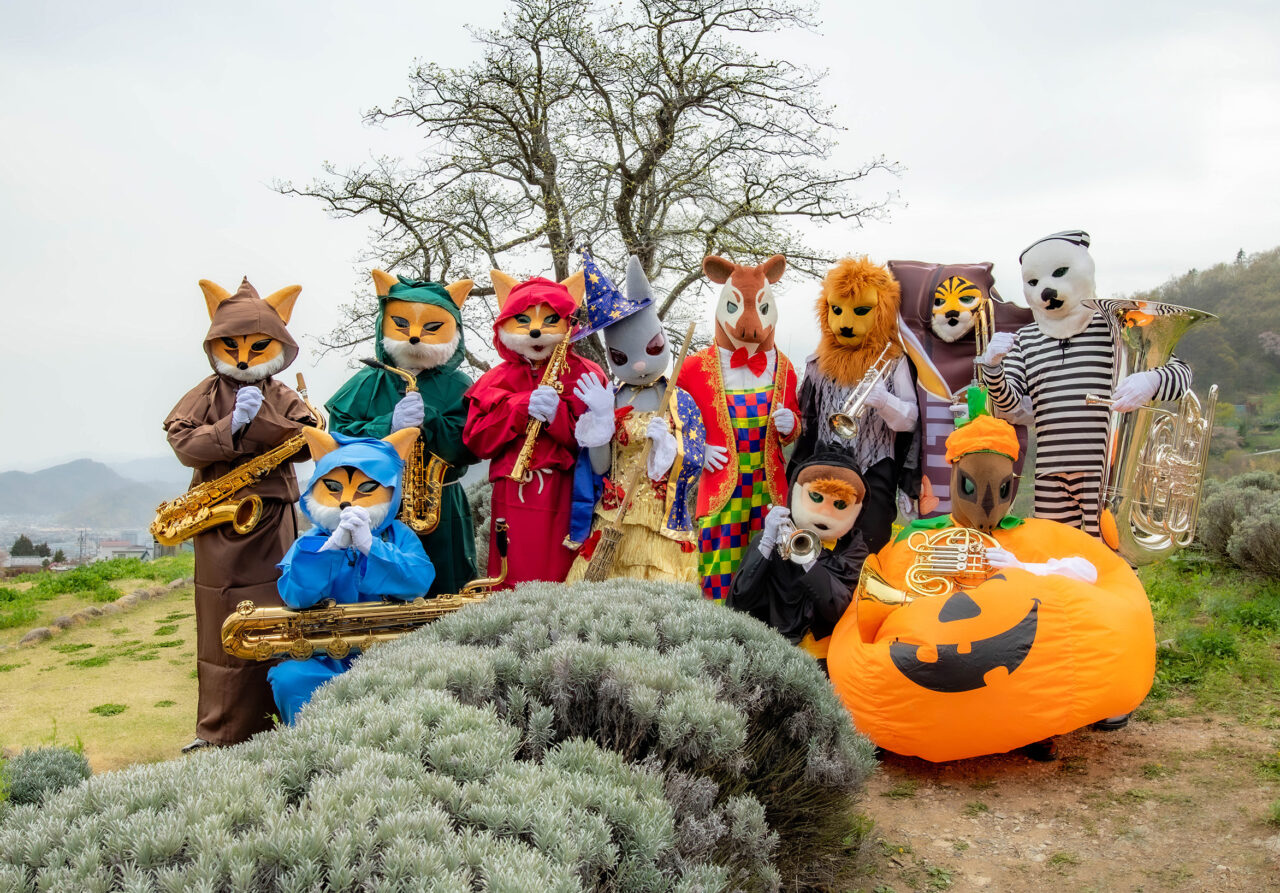 ハロウィン衣装の動物たち